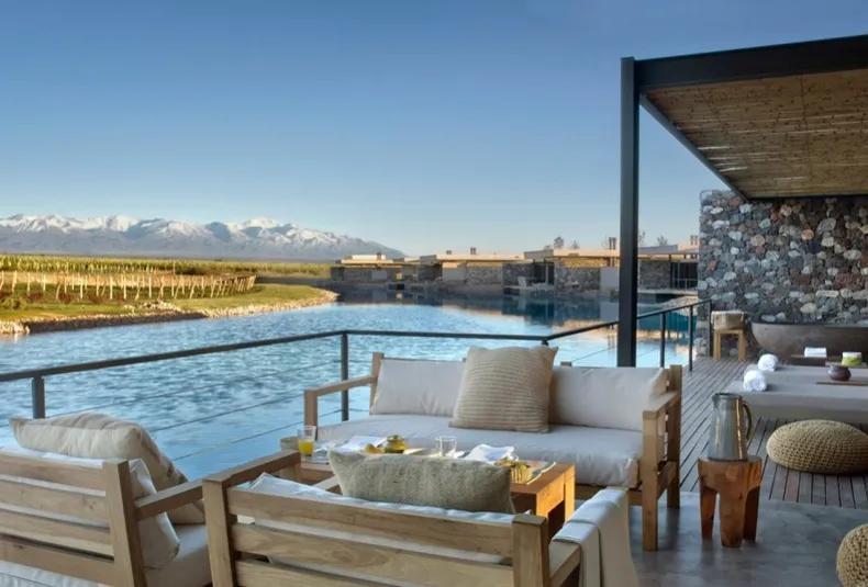 Turismo de lujo en Mendoza: hoteles boutique y bodegas premium